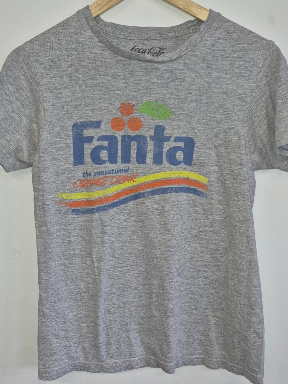 Coca-Cola Fanta Graphic Tee Women’s Grey Retro Orange Drink T-Shirt Size Small